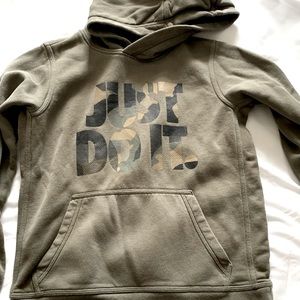 Nike Boys army green Hoodie Youth size Large